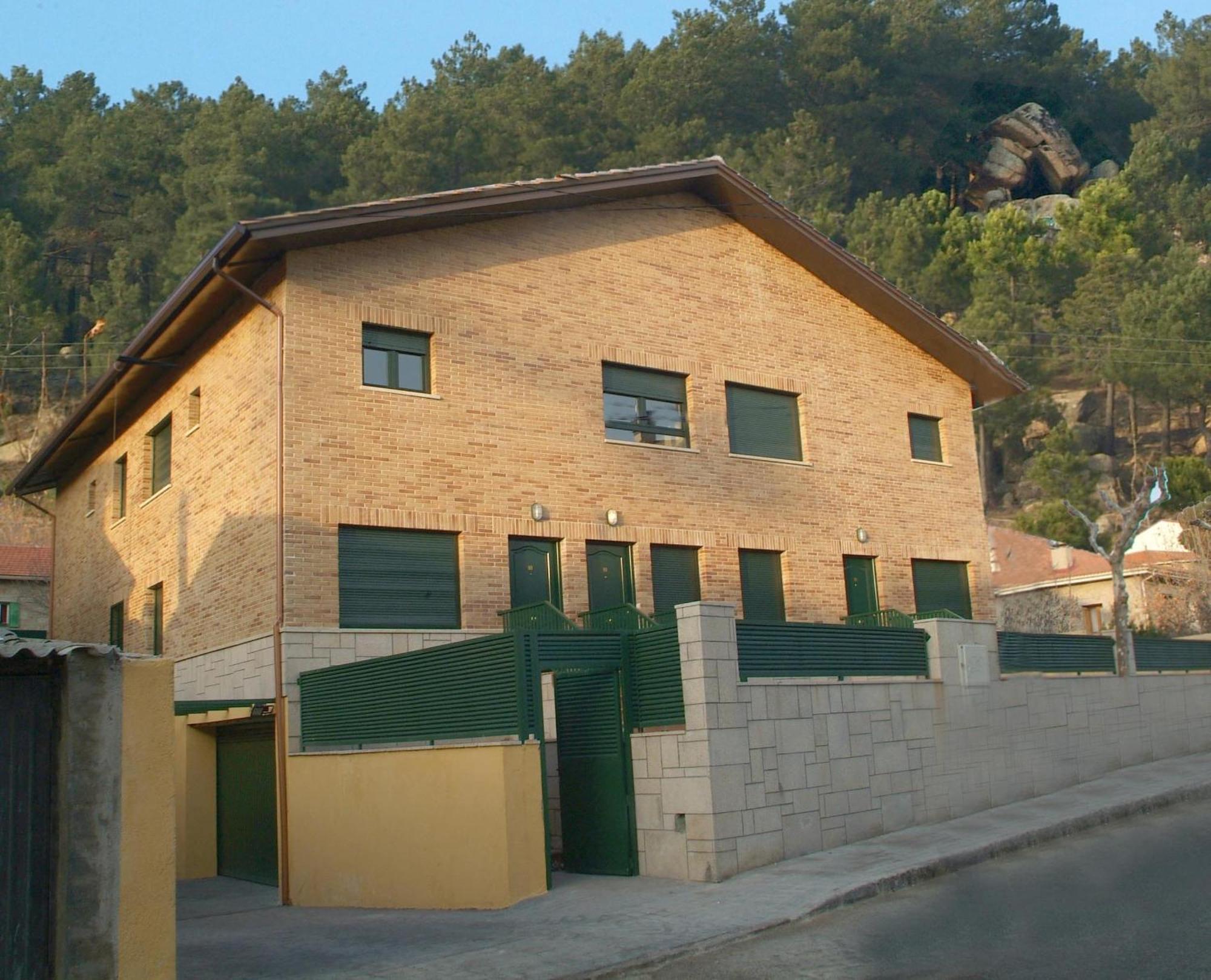 Apartahotel Rural Collarubio Luxury Collado Mediano Bagian luar foto
